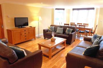 The sitting/dining-room.