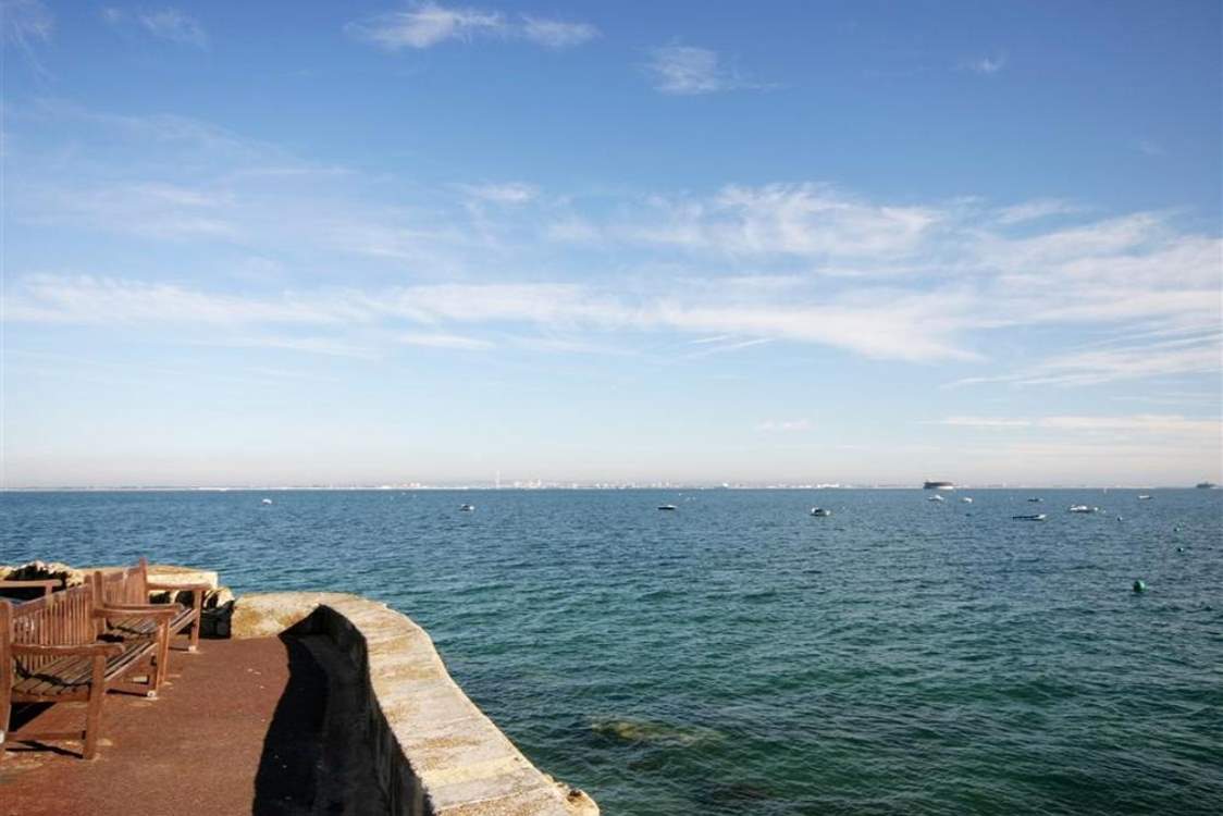 Outdoor seating by The Old Fort pub a few doors down from Neptune Cottage