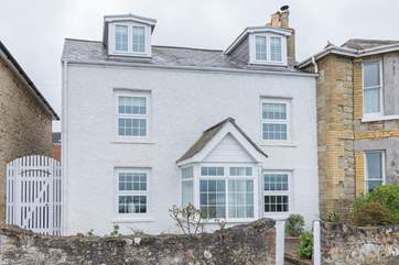Welcome to Neptune Cottage an idyllic spot overlooking the sea