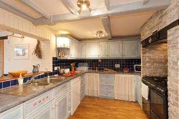 The cottage has a lovely country kitchen, making you feel right at home in the countryside.