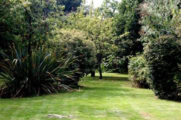 Large enclosed garden, perfect for children