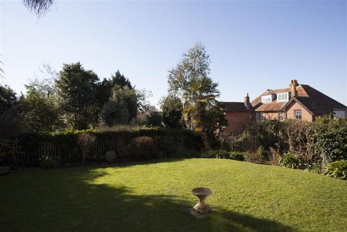 Take advantage of the shared garden with the Island's sun shining down.