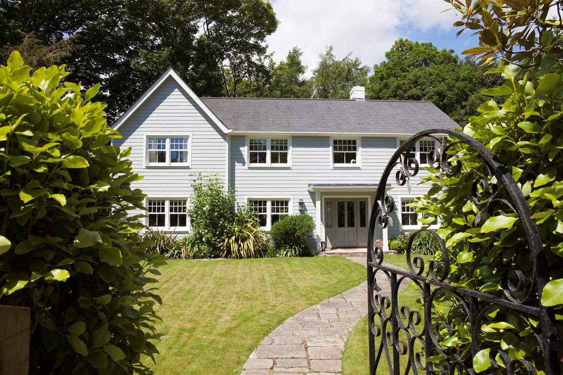 Pitt Corner is a stunning four bedroom property in the lovely village of Bembridge.
