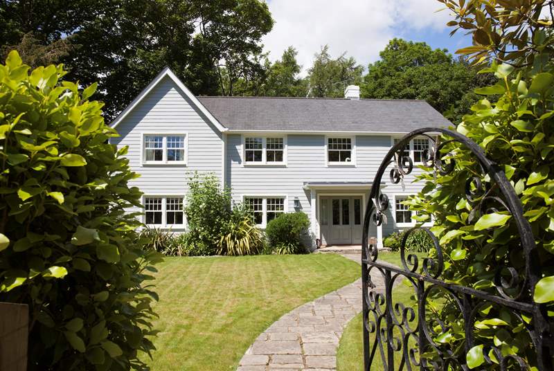 Pitt Corner is a stunning four bedroom property in the lovely village of Bembridge.