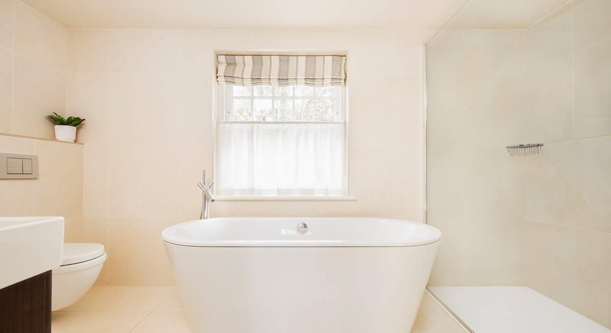 The elegant en suite off the master bedroom is a little piece of heaven when it comes to the ultimate relaxation.