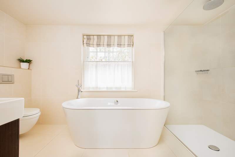 The elegant en suite off the master bedroom is a little piece of heaven when it comes to the ultimate relaxation.