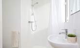 The ensuite shower room. - Thumbnail Image