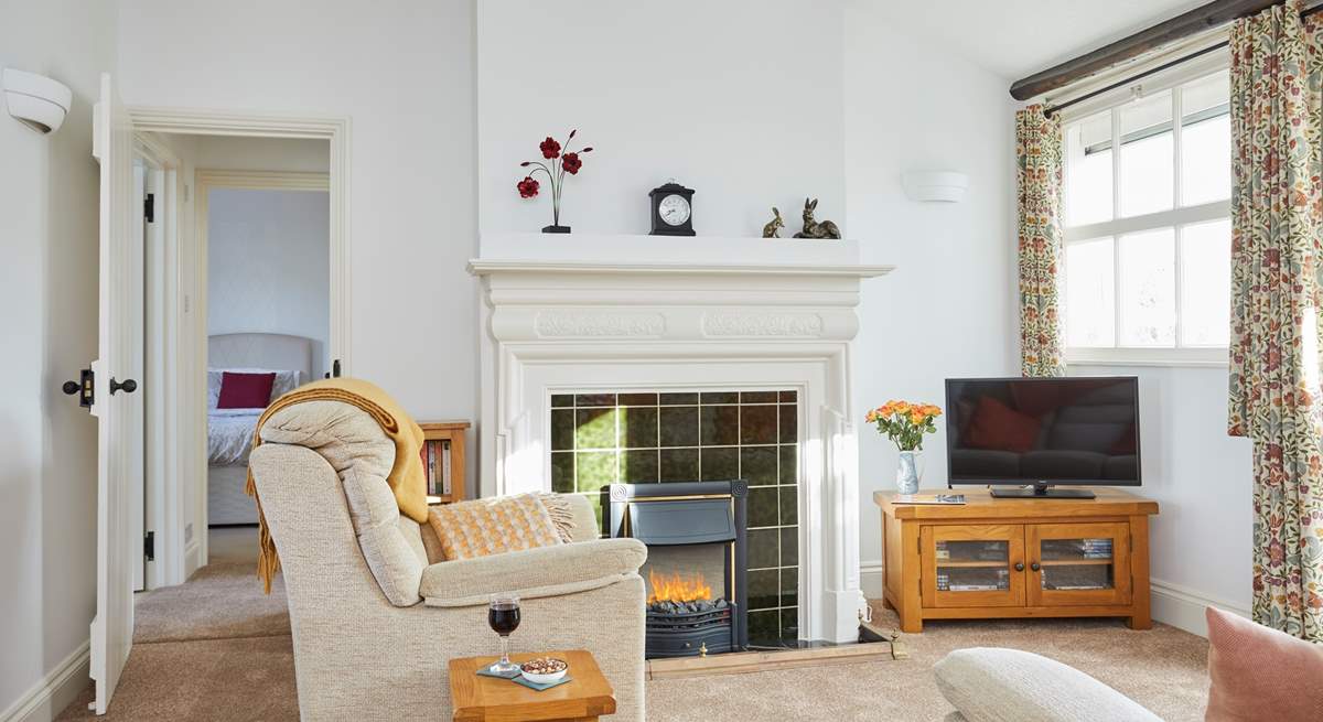 Enjoy an evening in watching TV with the warmth of the electric fire.