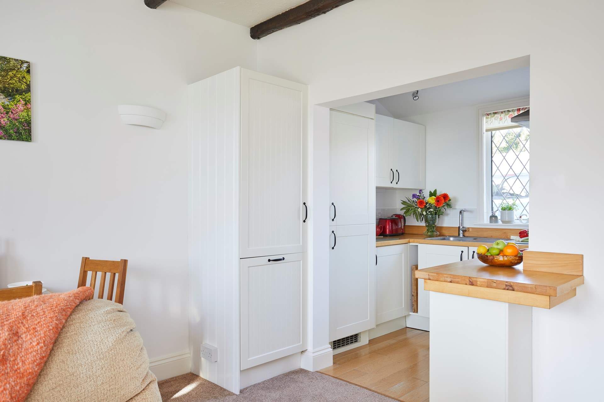 The kitchen area with all the necessities. 
