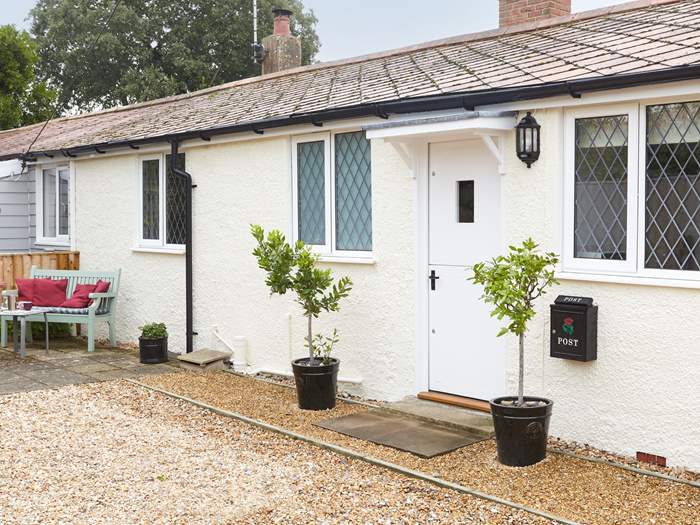 Quiet Corner Cottage, Sleeps 4 in Bembridge