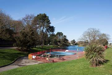 Within a ten minute stroll from Seacrest House, let the children enjoy the local play-park and paddling pool.