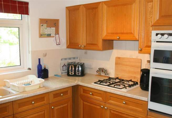 The fully equipped traditional kitchen.