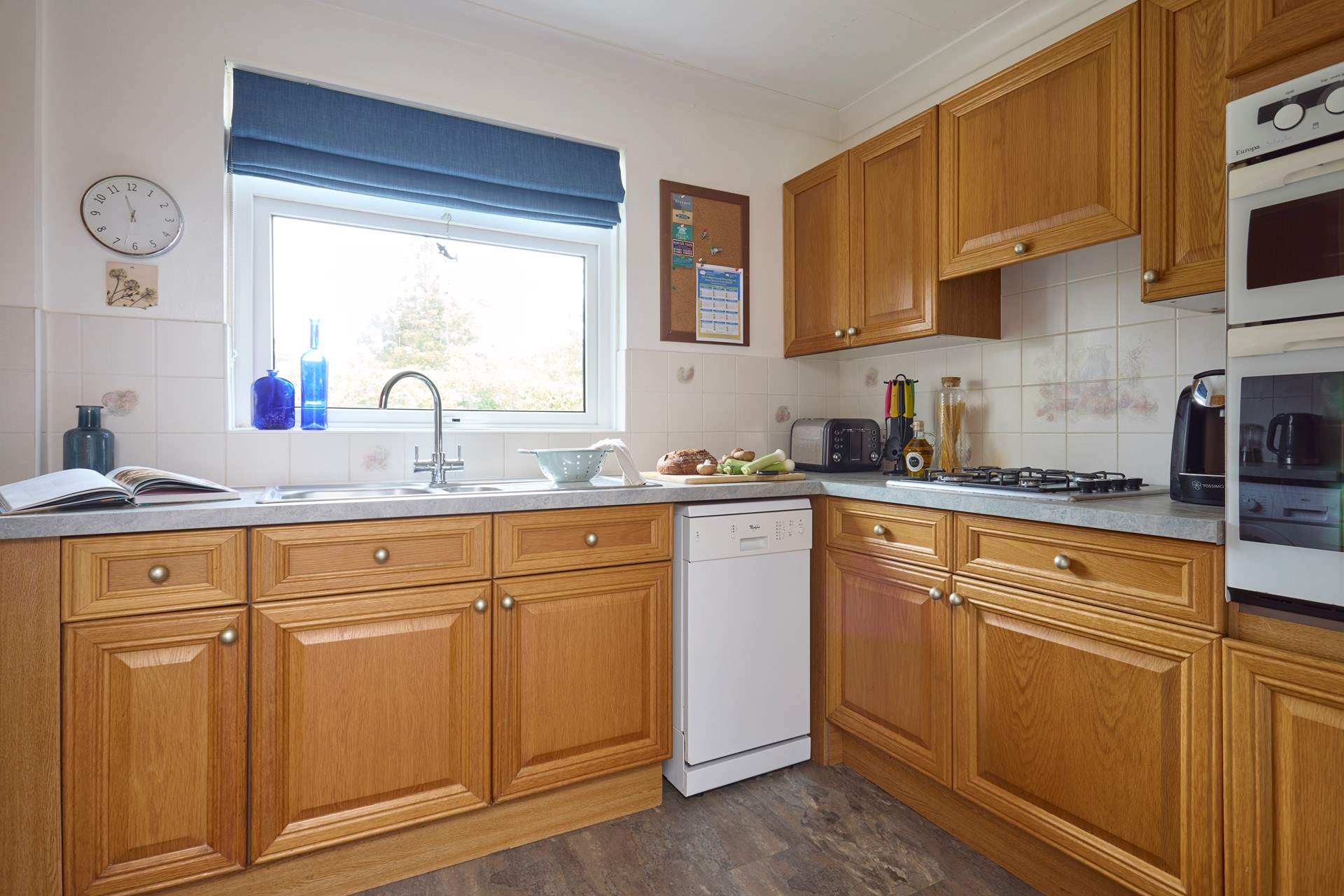 The fully equipped traditional kitchen.