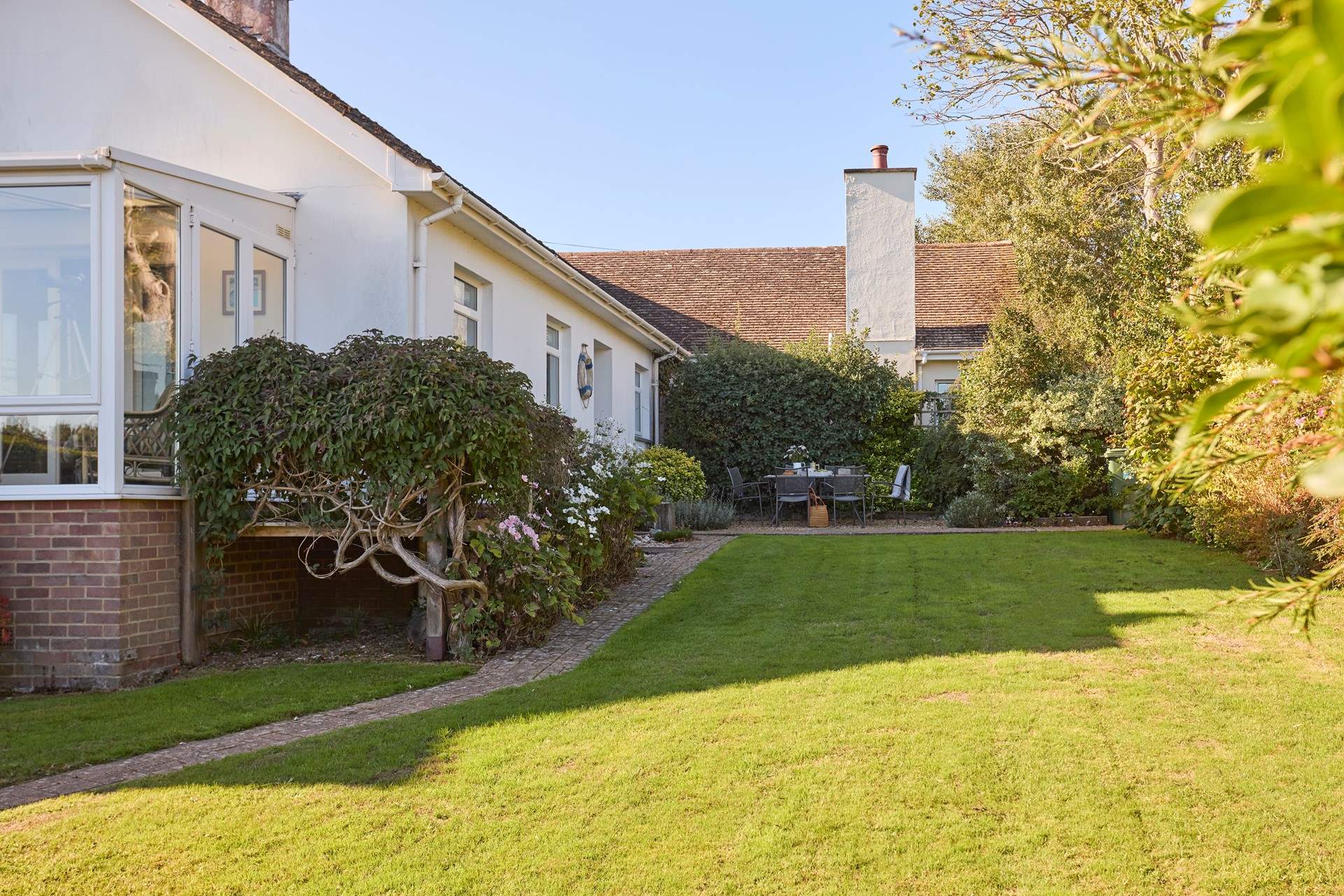 The pretty lawned garden