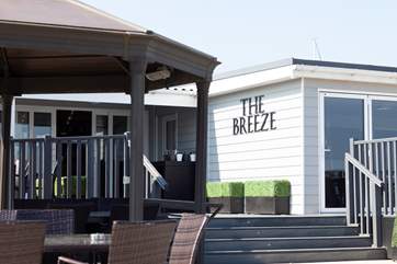 The Breeze Bar and Restaurant is located within a few minutes walk from Spring Tide.