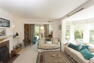 Comfortable living-room at the front of the bedroom