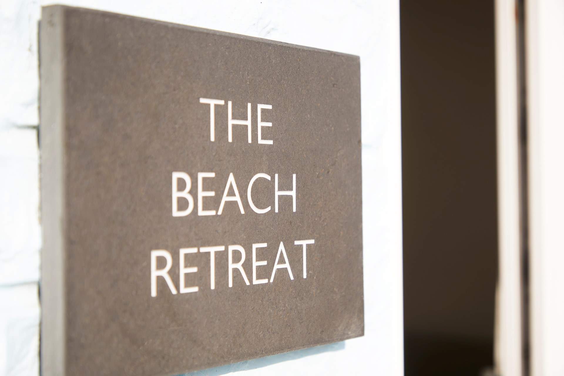 The Beach Retreat welcomes you on holiday. 