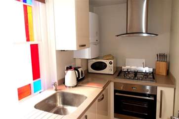A compact but fully equipped kitchen.