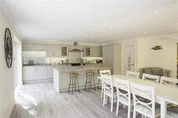 A fantastic, modern and fully equipped kitchen