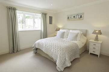 King size bedroom with en suite Shower-room