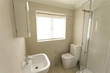 En suite Shower-room to king size bedroom