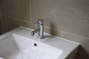 The Swallows ensuite bathroom