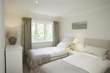 Twin bedroom with en suite Shower-room