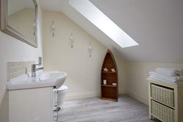... showcasing an en suite shower-room.