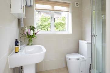 ... with en suite Shower-room.