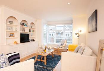 The large entrance hall leads to the heart of this spacious holiday home.