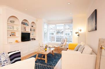 The large entrance hall leads to the heart of this spacious holiday home.