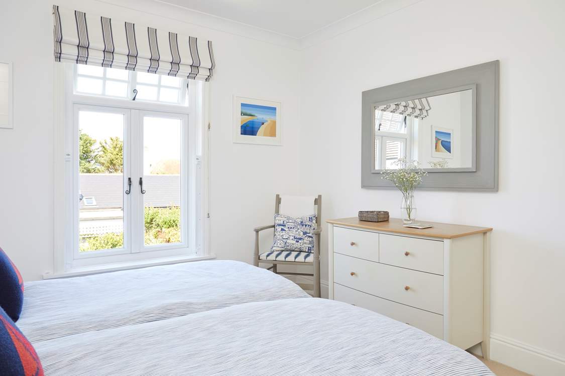 Natural light and a fresh decor in the twin room create this beautiful space.
