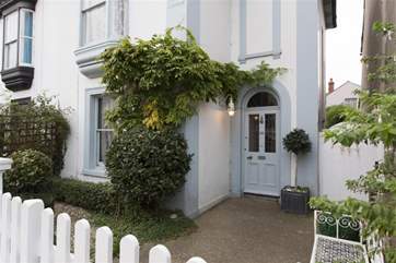 A charming white picket fence greets you at Venice Lodge.