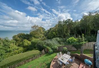 West Ingle is the perfect family holiday home overlooking Seagrove Bay.