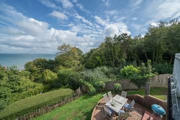 West Ingle is the perfect family holiday home overlooking Seagrove Bay.