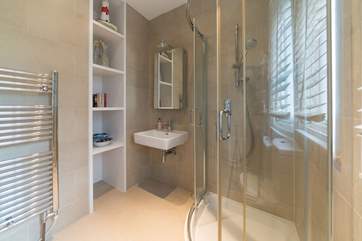 ... with en suite shower-room.