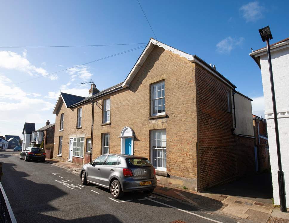 Yardley is the  pretty cottage with the sky-blue door in the heart of Seaview.