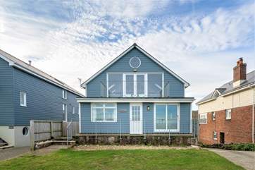 Welcome to the stunning Mariners, situated along The Duver in Seaview.