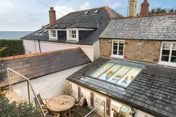 The deck-area at the back of the cottage.