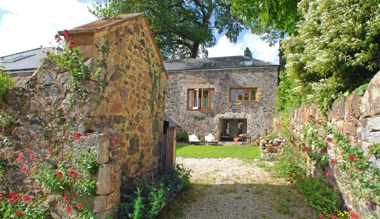 What an amazing sun-trap. This garden is perfect for relaxing in complete seclusion.