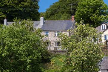 Riverview is a beautiful period stone cottage that has been completely renovated with warmth and style.