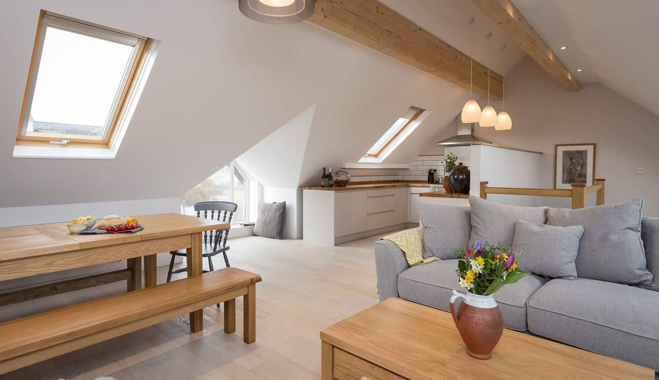 Plenty of light and space create a perfect atmosphere for a relaxing and happy stay at this property.