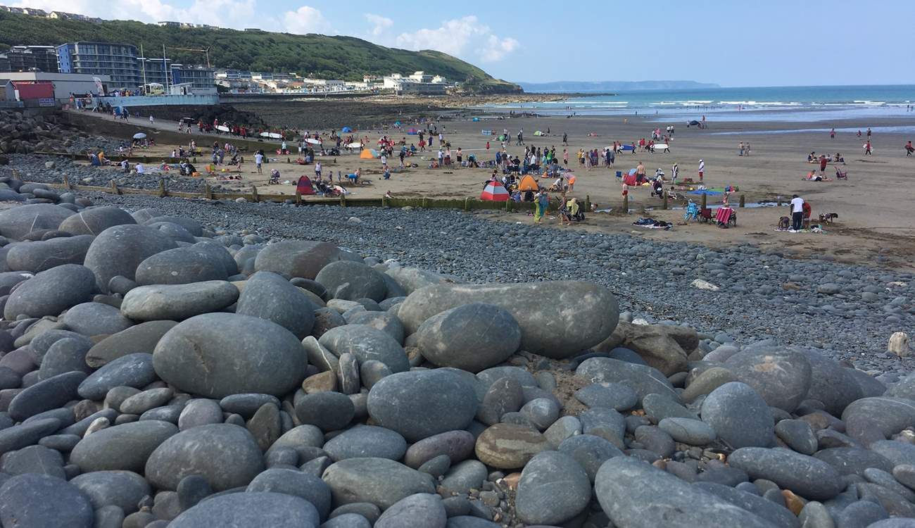 Known for its child-friendly beach with lifeguards on duty throughout the summer.