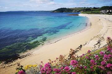 Gyllyngvase beach is only a mile from Tall Ships, great for swimming, paddleboarding and rockpooling!