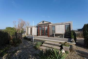 The Retreat is home to one double and one twin room, perfect for a quiet family holiday.