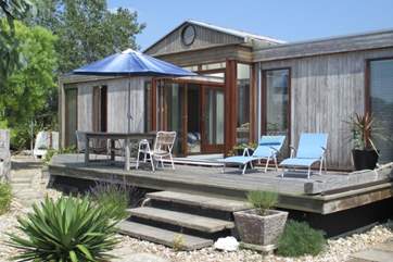 The Retreat looks over the charming Bembridge Harbour.