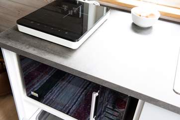 The induction ring and combination microwave oven give you cooking options if you are feeling creative.