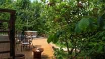 Where you can dine alfresco or soak in the steamy hot tub. 