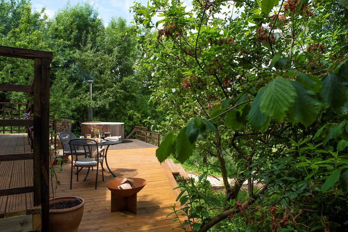 Where you can dine alfresco or soak in the steamy hot tub.