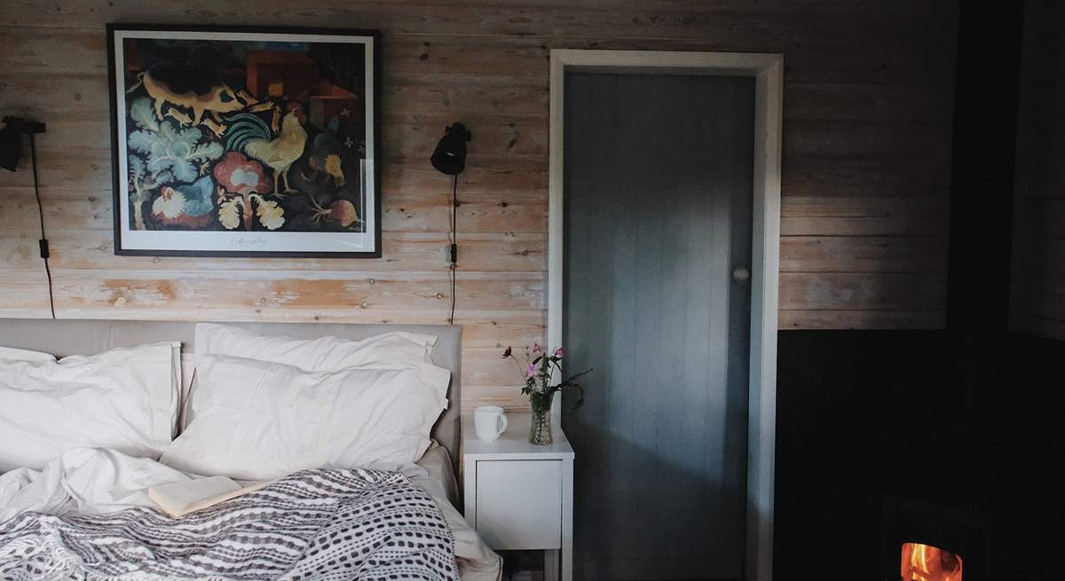 The rustic, luxe interiors create the cosiest ambience. 